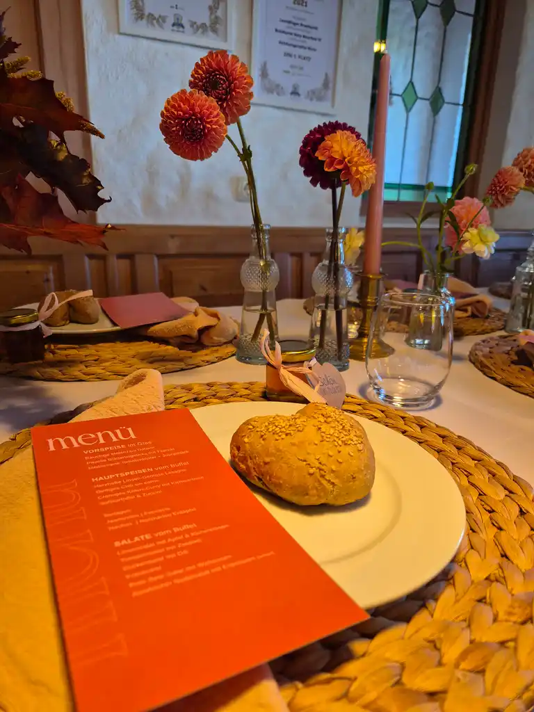 Liebevoll gedeckter Platz bei einem privaten Catering von Laib & Seele